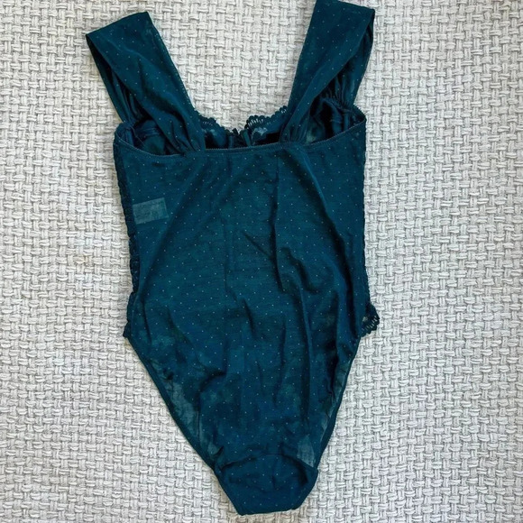 VINTAGE Lace High-Cut Bodysuit - Picture 6 of 9